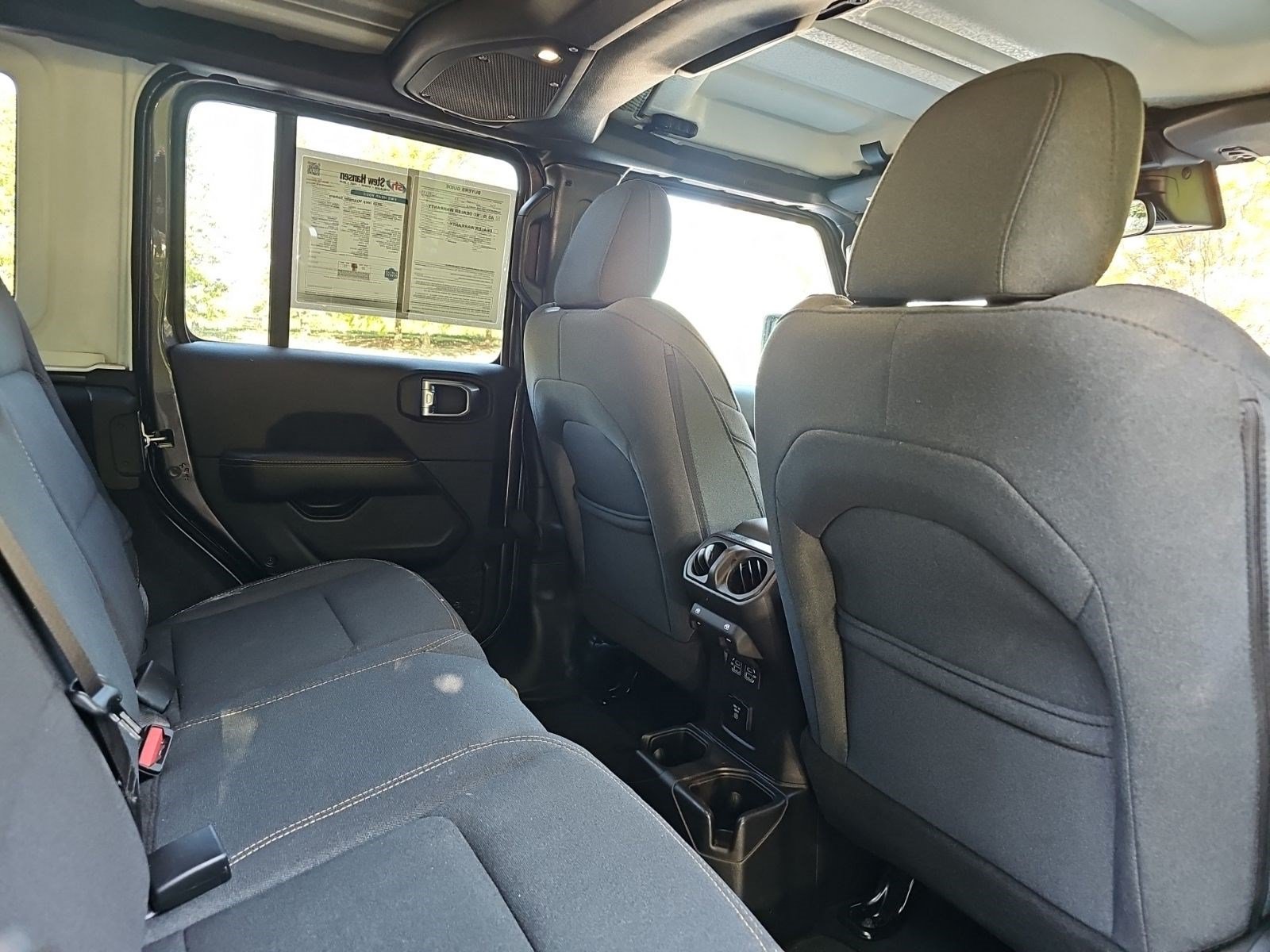 Used 2025 Jeep Wrangler Unlimited Sahara AWD/4WD image 15