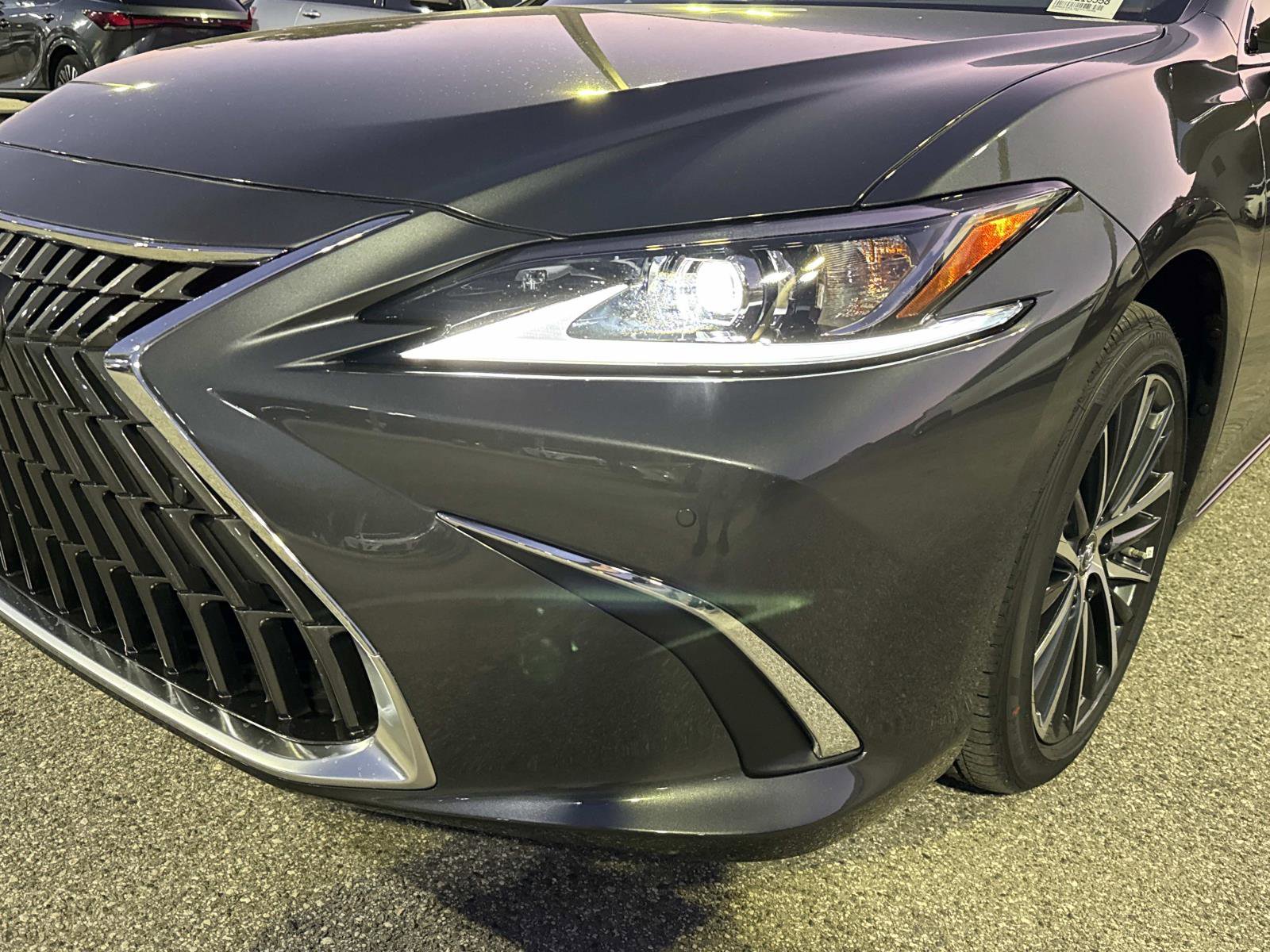 New 2025 Lexus ES 350 w/ Premium Package image 9