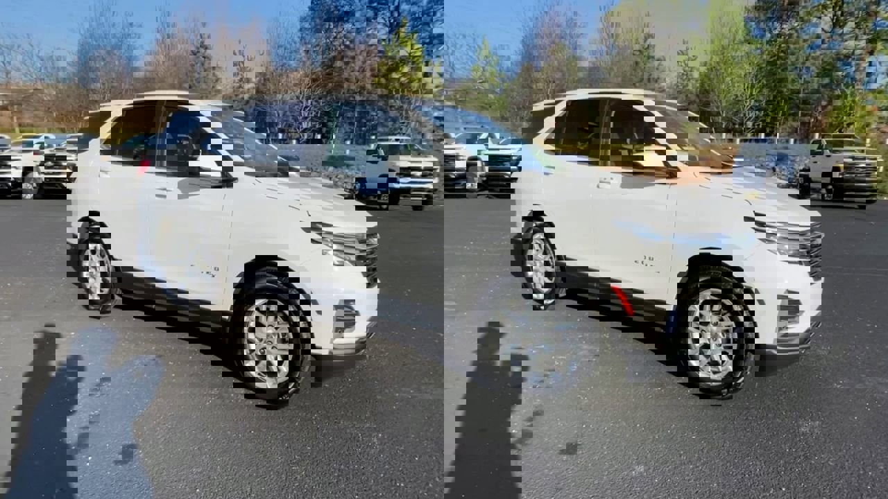 Used 2024 Chevrolet Equinox LT image 2