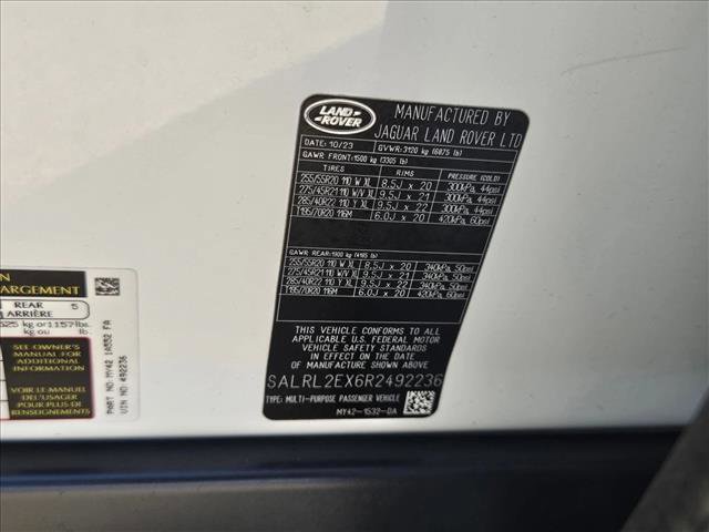 Used 2024 Land Rover Discovery Dynamic SE image 26