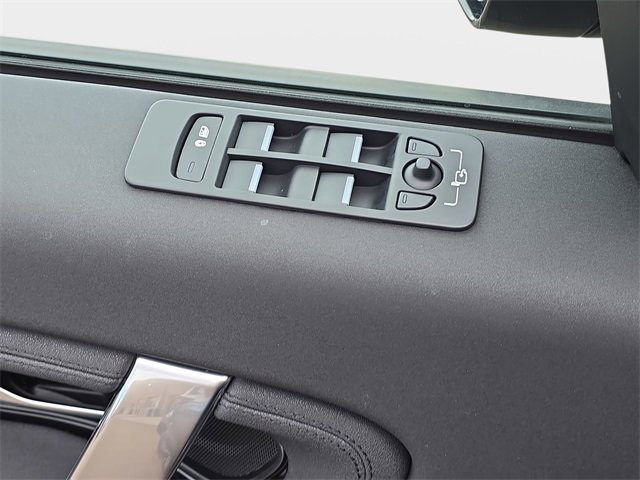 Used 2025 Land Rover Discovery Sport S image 28
