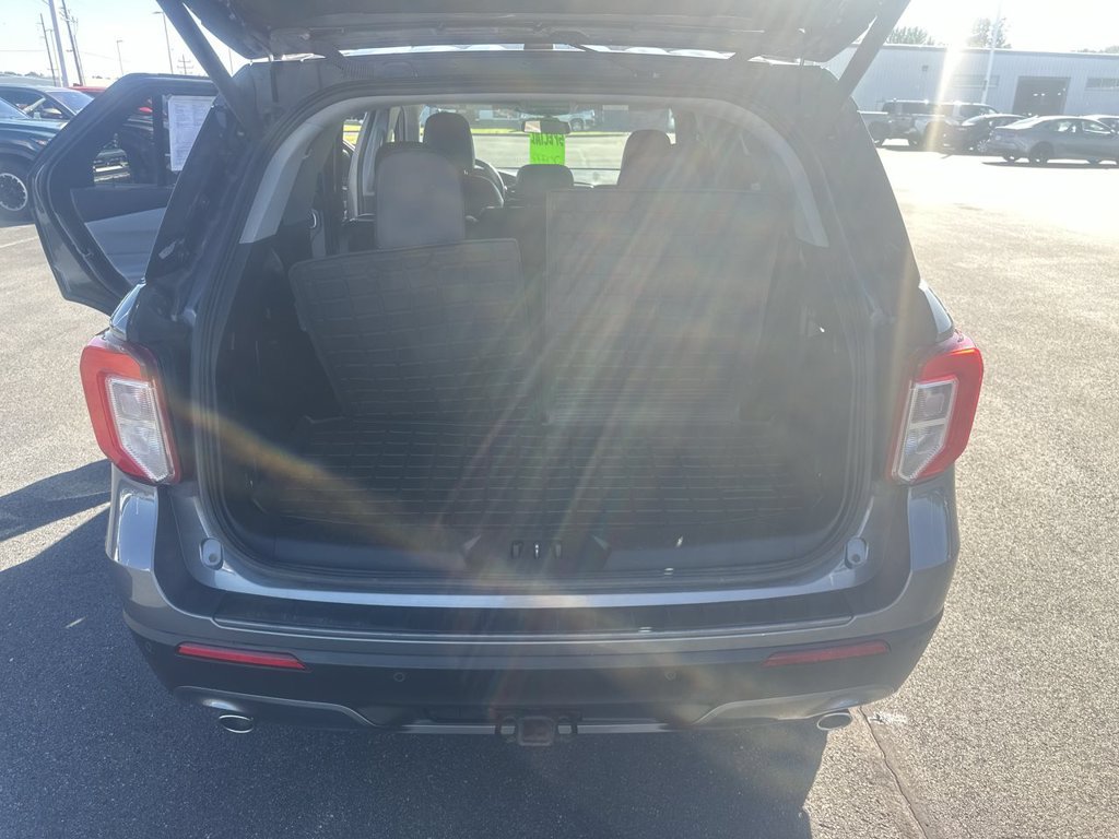 Used 2021 Ford Explorer XLT w/ Equipment Group 202A AWD/4WD image 32