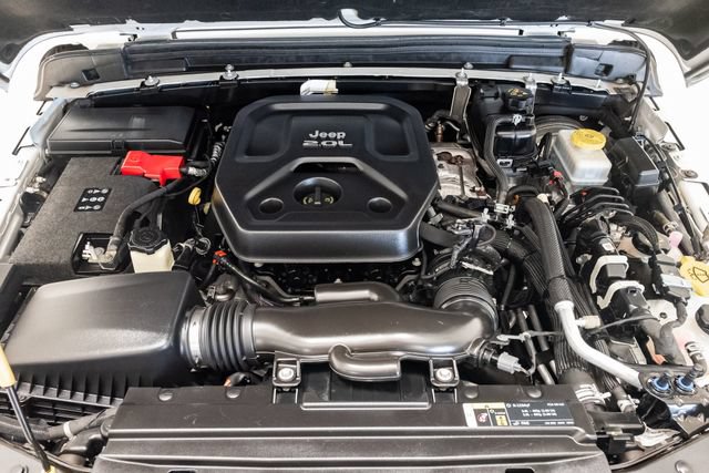 Used 2018 Jeep Wrangler Unlimited Sahara AWD/4WD image 3