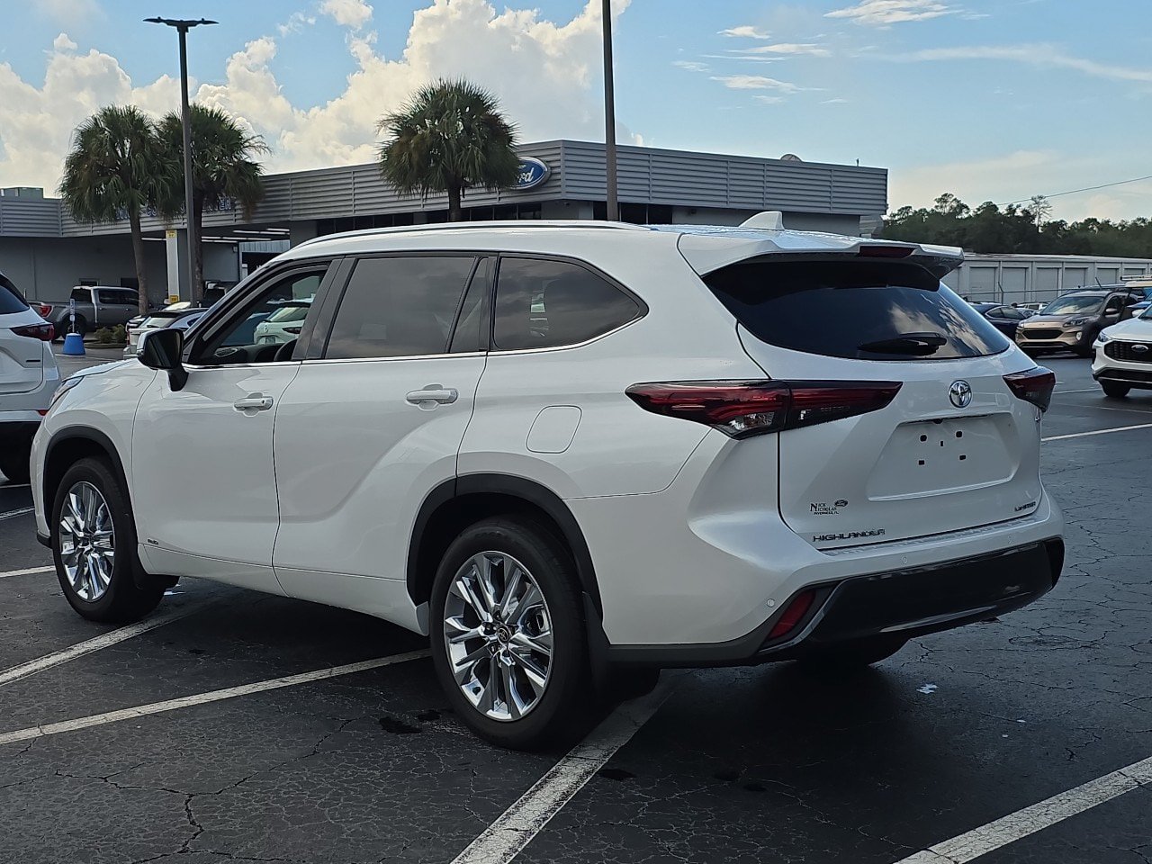 Used 2026 Toyota Highlander Limited AWD/4WD image 10