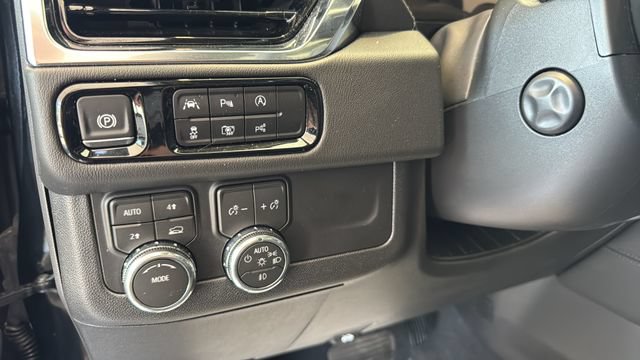 Used 2026 GMC Yukon Denali w/ Sun & Power Step Package AWD/4WD image 11