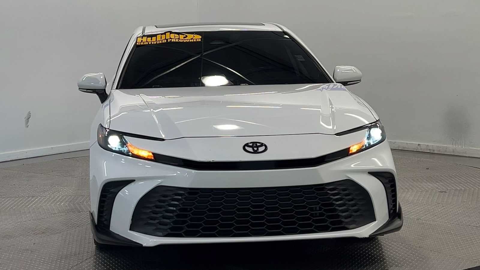 Used 2025 Toyota Camry SE w/ Convenience Package FWD image 2