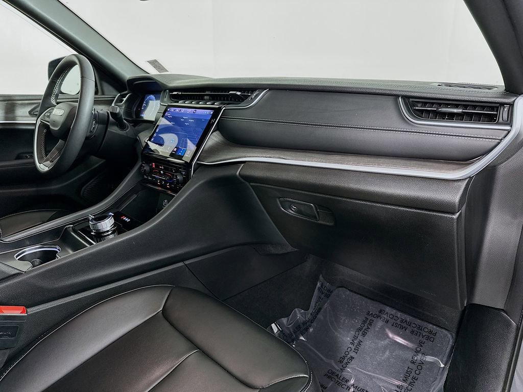 Used 2024 Jeep Grand Cherokee Limited w/ Black Appearance Package image 30