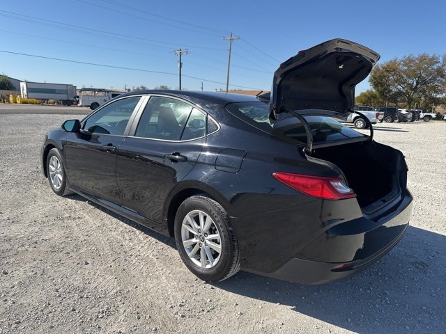 Used 2025 Toyota Camry LE image 4