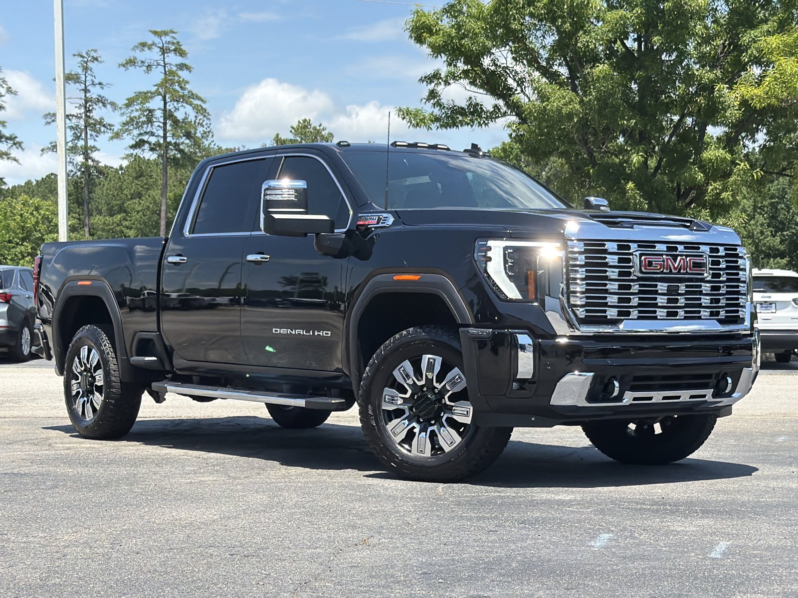 Used 2026 GMC Sierra 2500 Denali w/ Technology Package AWD/4WD image 2