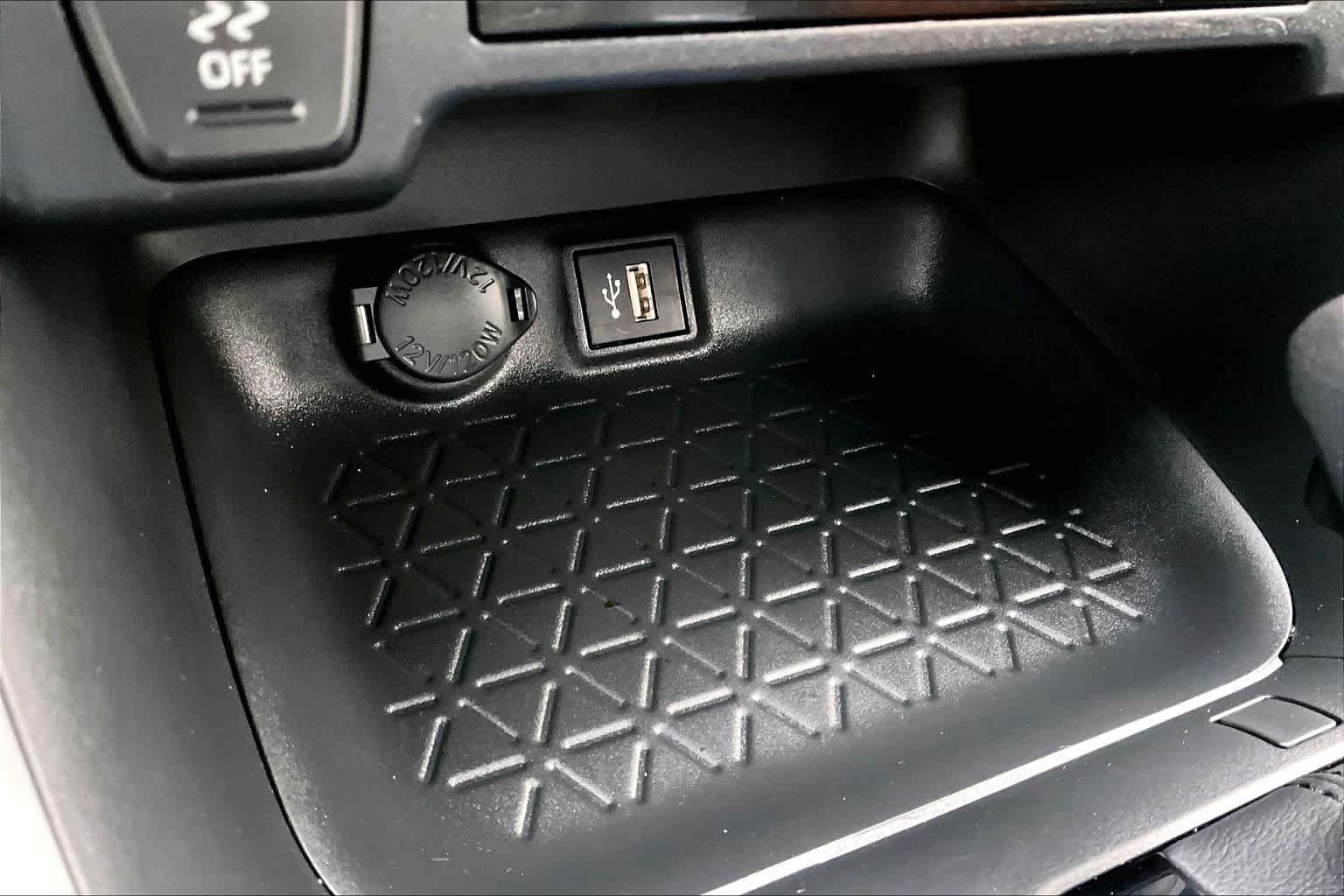 Certified 2025 Toyota RAV4 XLE AWD/4WD image 33