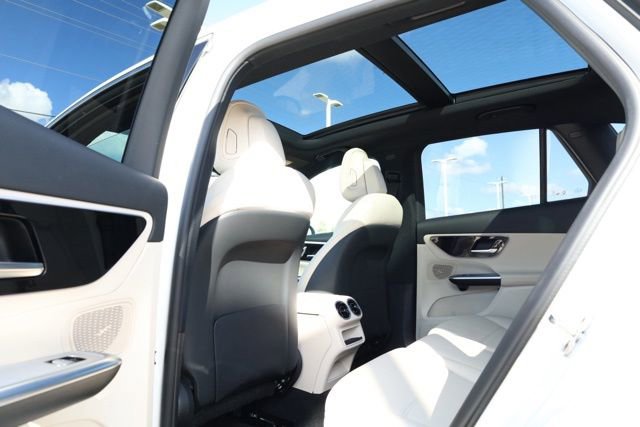 New 2025 Mercedes-Benz GLC 300 image 23