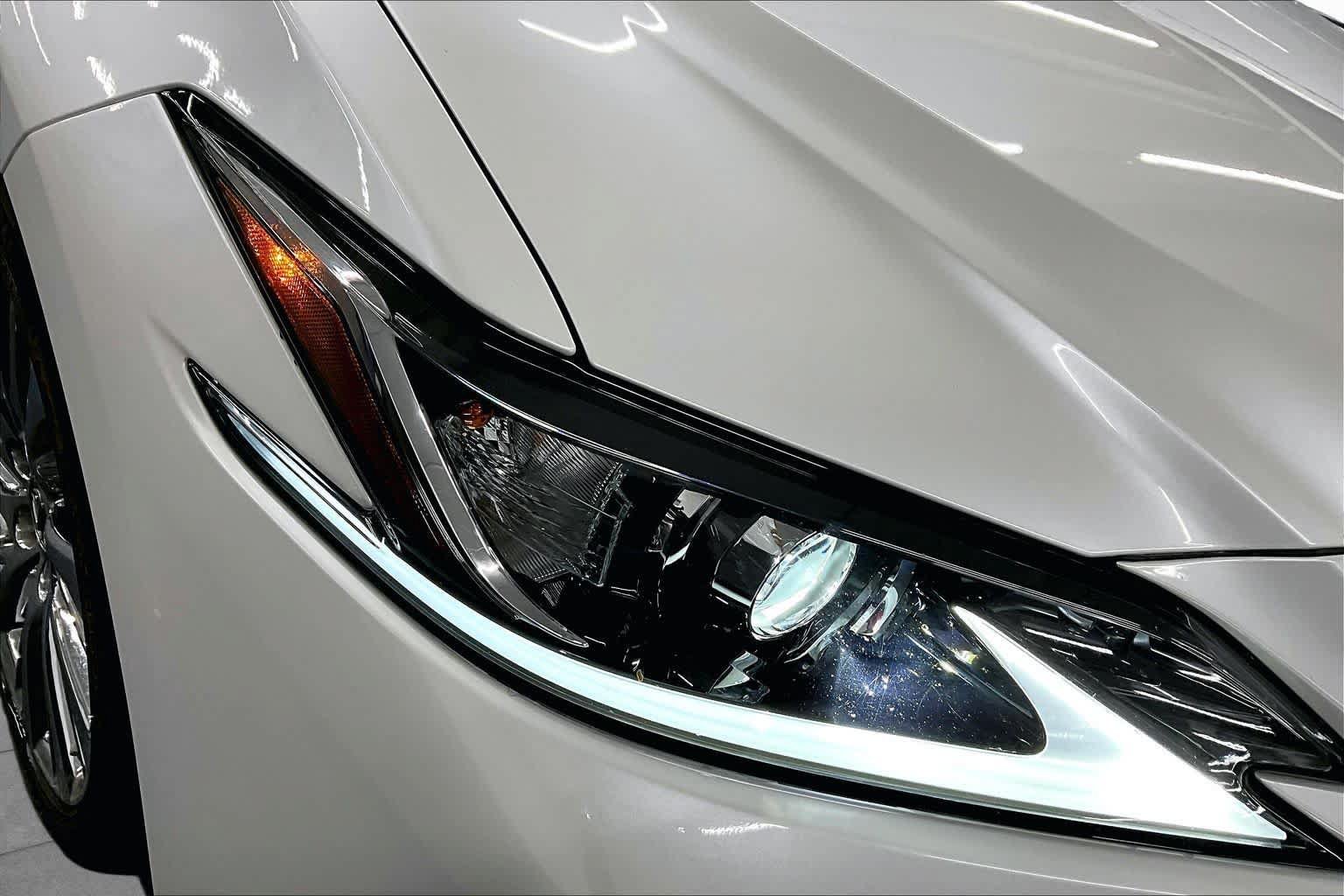 Used 2019 Lexus ES 300h w/ Premium Package FWD image 27