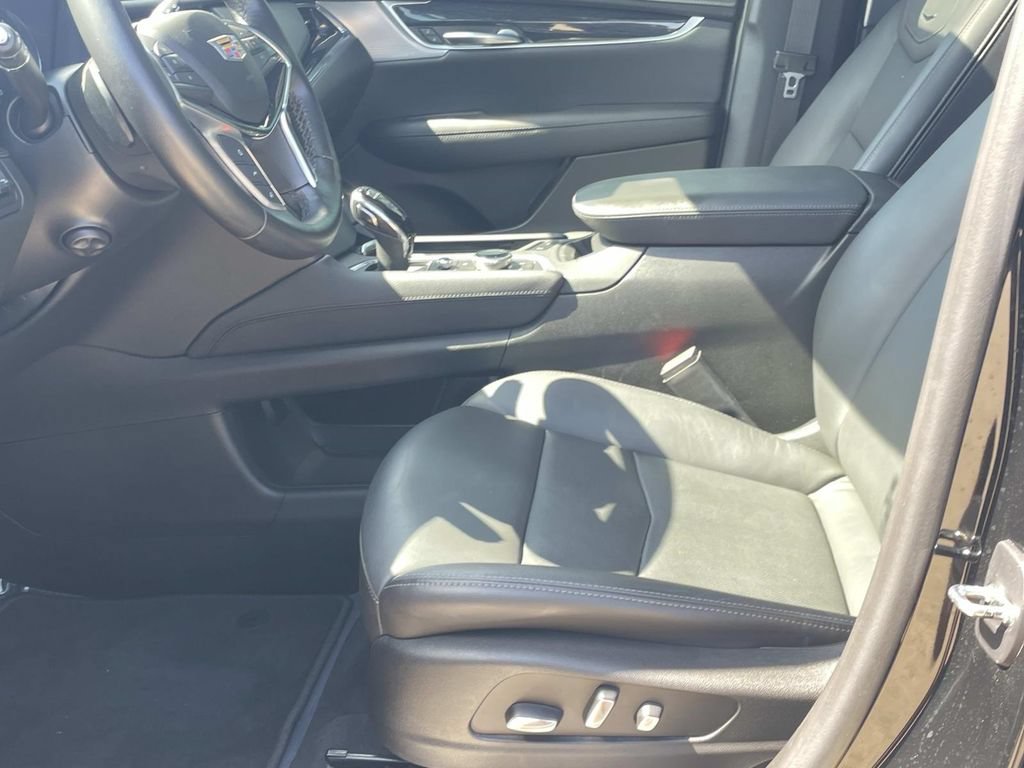 Used 2023 Cadillac XT5 Premium Luxury w/ Technology Package AWD/4WD image 15
