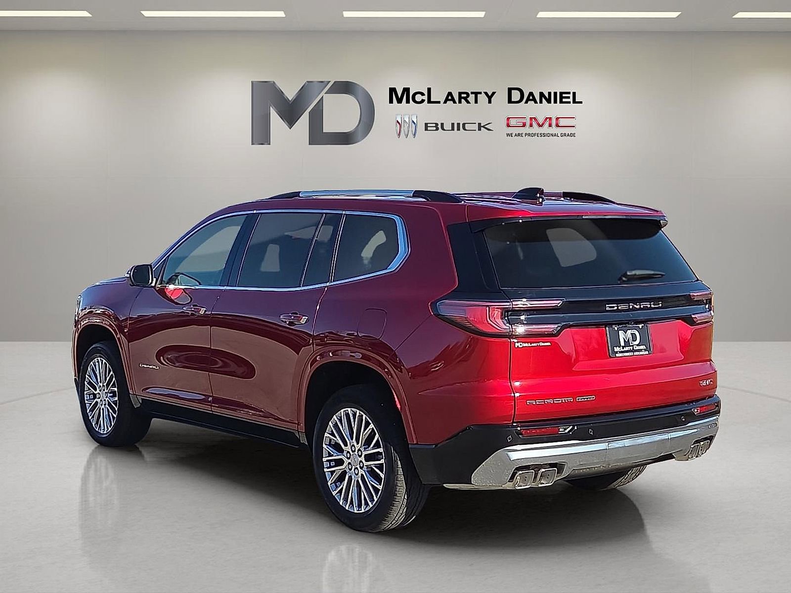Used 2025 GMC Acadia Denali image 4