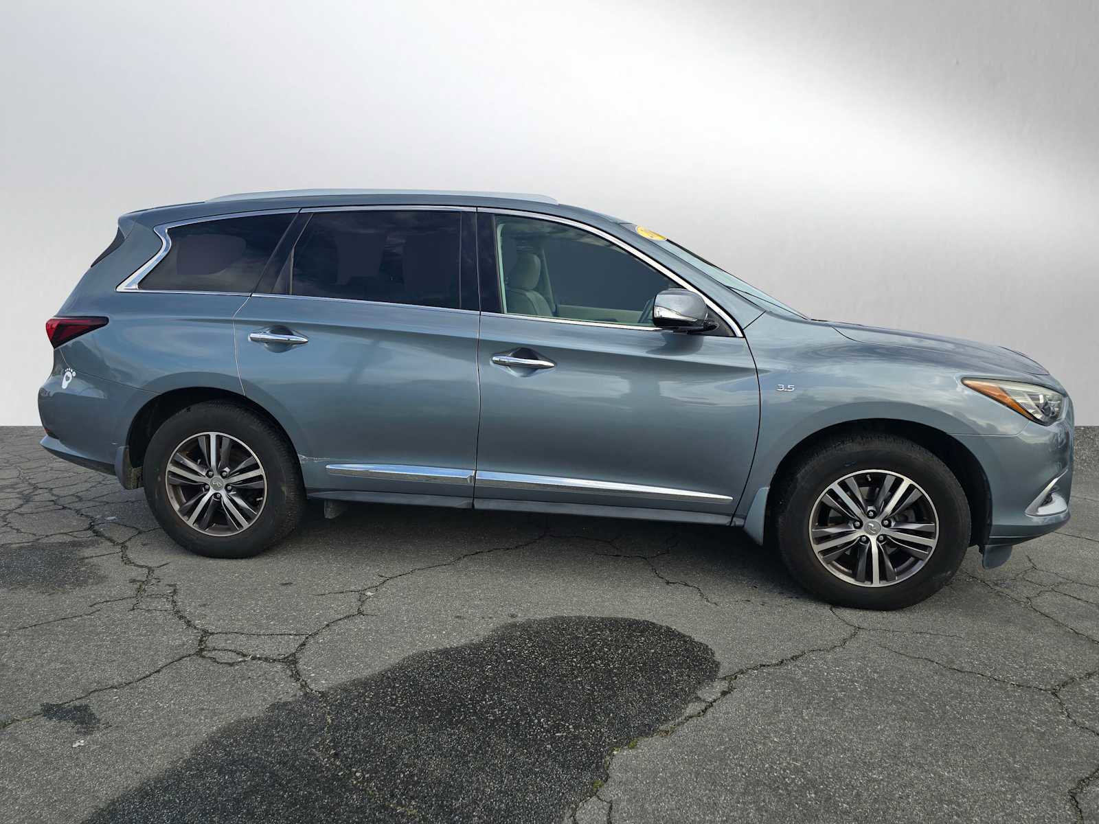 Used 2016 INFINITI QX60 AWD w/ Premium Plus Package image 2