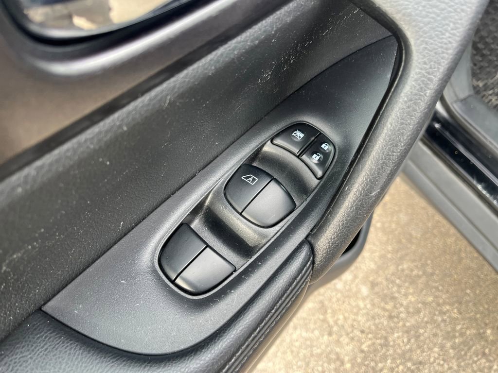 Used 2015 Nissan Rogue SV w/ SV Premium Package image 19