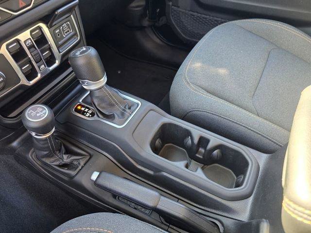 Used 2025 Jeep Wrangler Sahara AWD/4WD image 24
