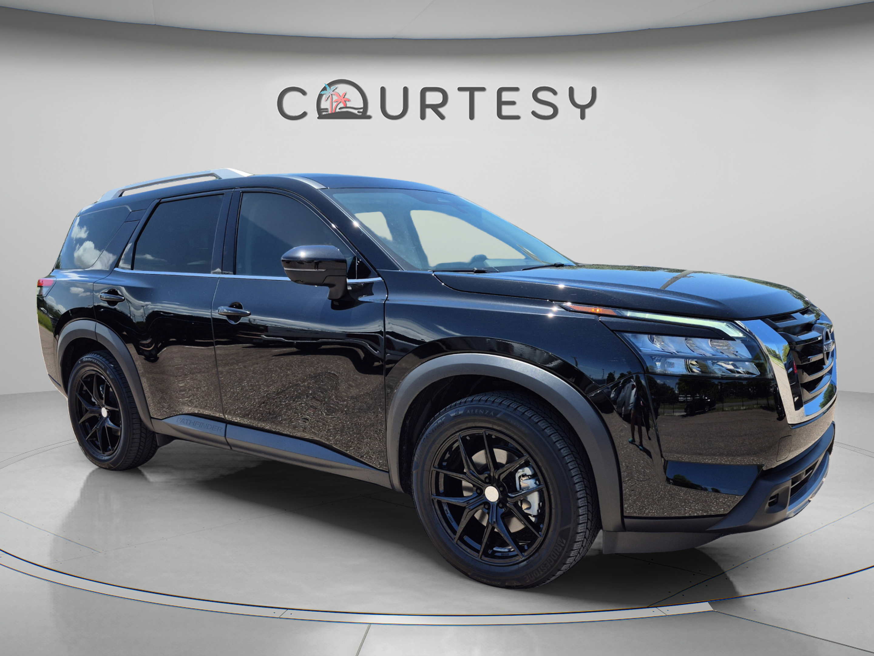 Certified 2025 Nissan Pathfinder SL FWD image 9
