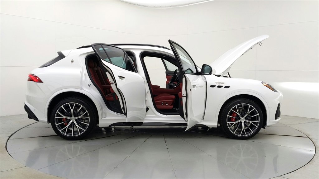 New 2024 Maserati Grecale Trofeo image 9