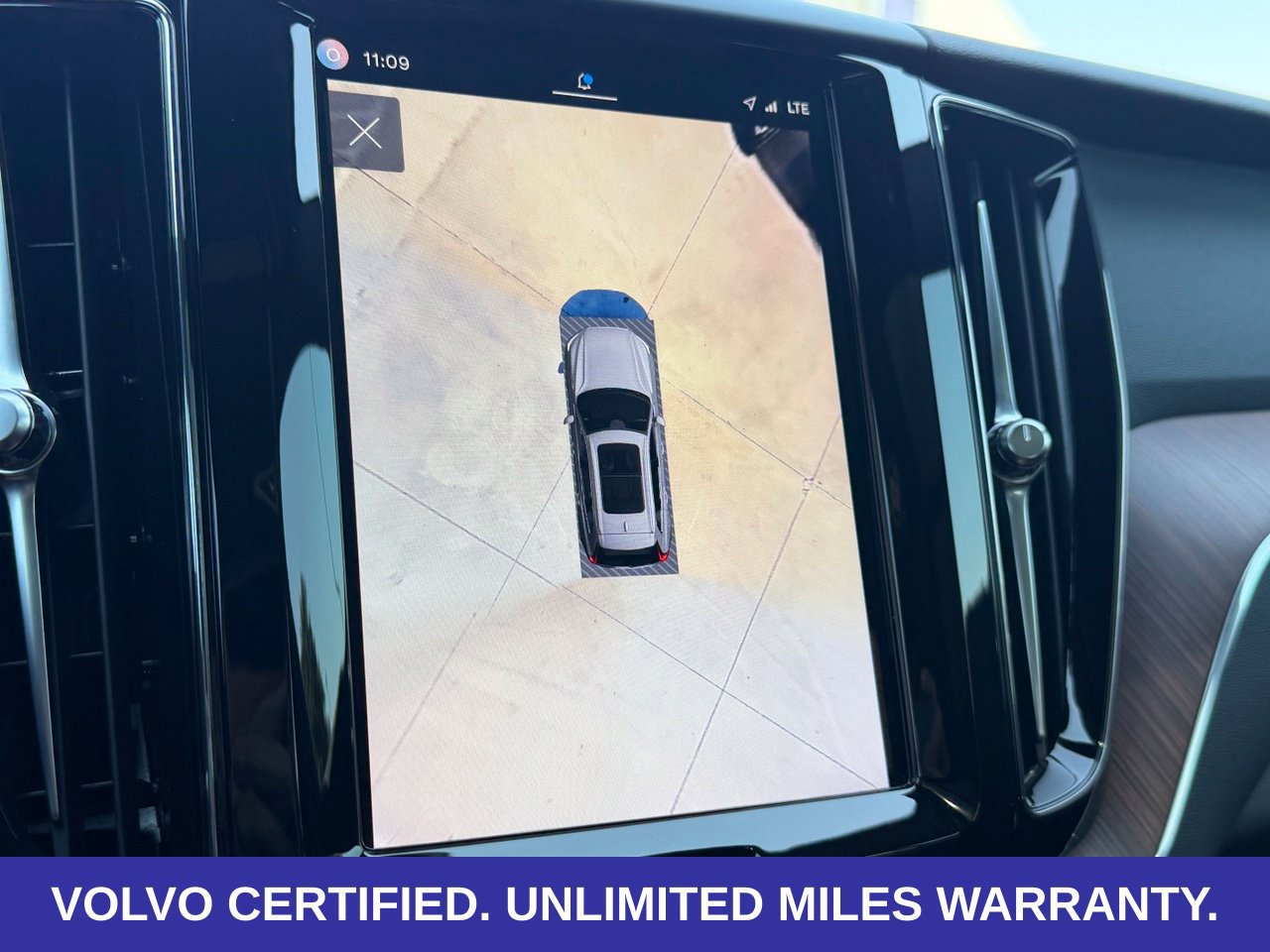 Certified 2024 Volvo XC60 T8 Plus w/ Protection Package Premier AWD/4WD image 24