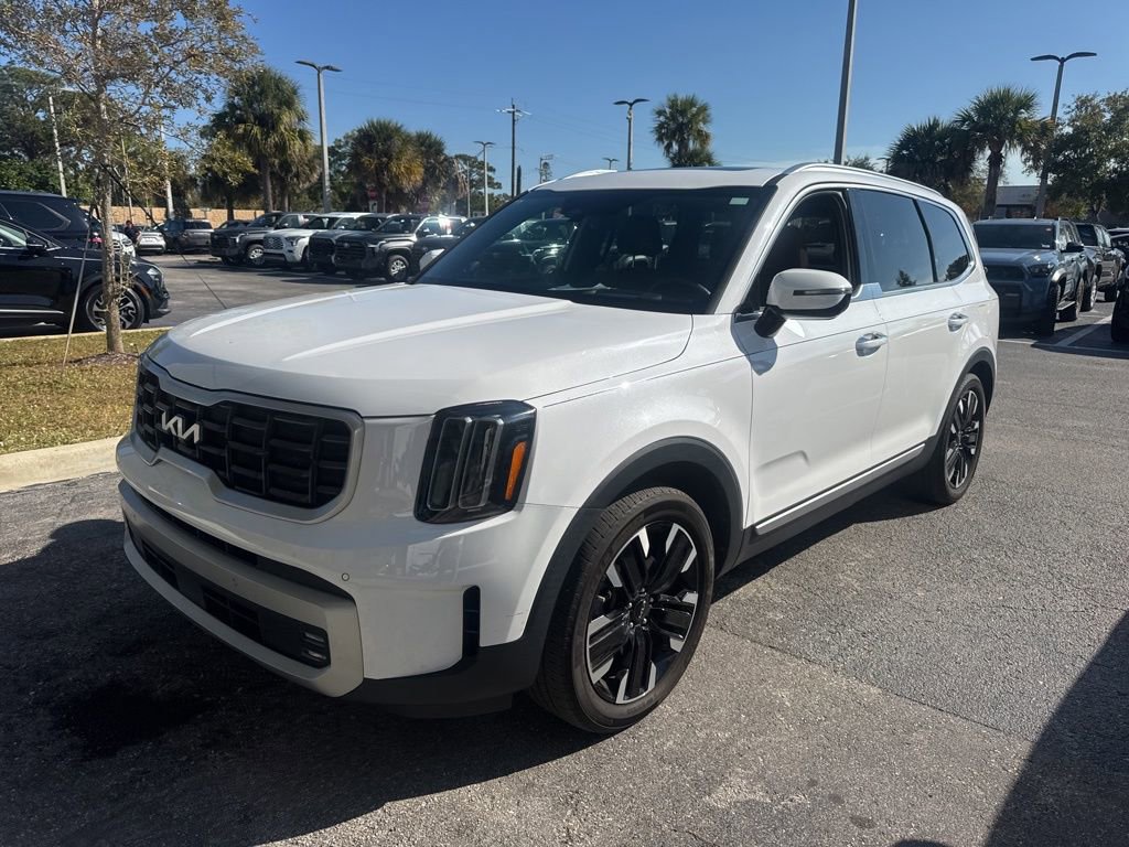 Used 2024 Kia Telluride SX Prestige w/ Towing Package image 3