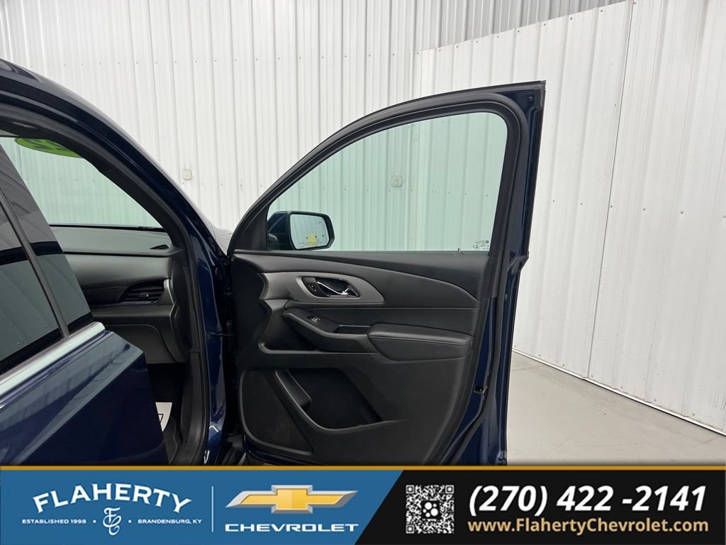Used 2022 Chevrolet Traverse LT FWD image 14