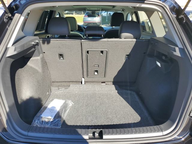 Certified 2025 Volkswagen Taos SE w/ Panoramic Sunroof Package image 8