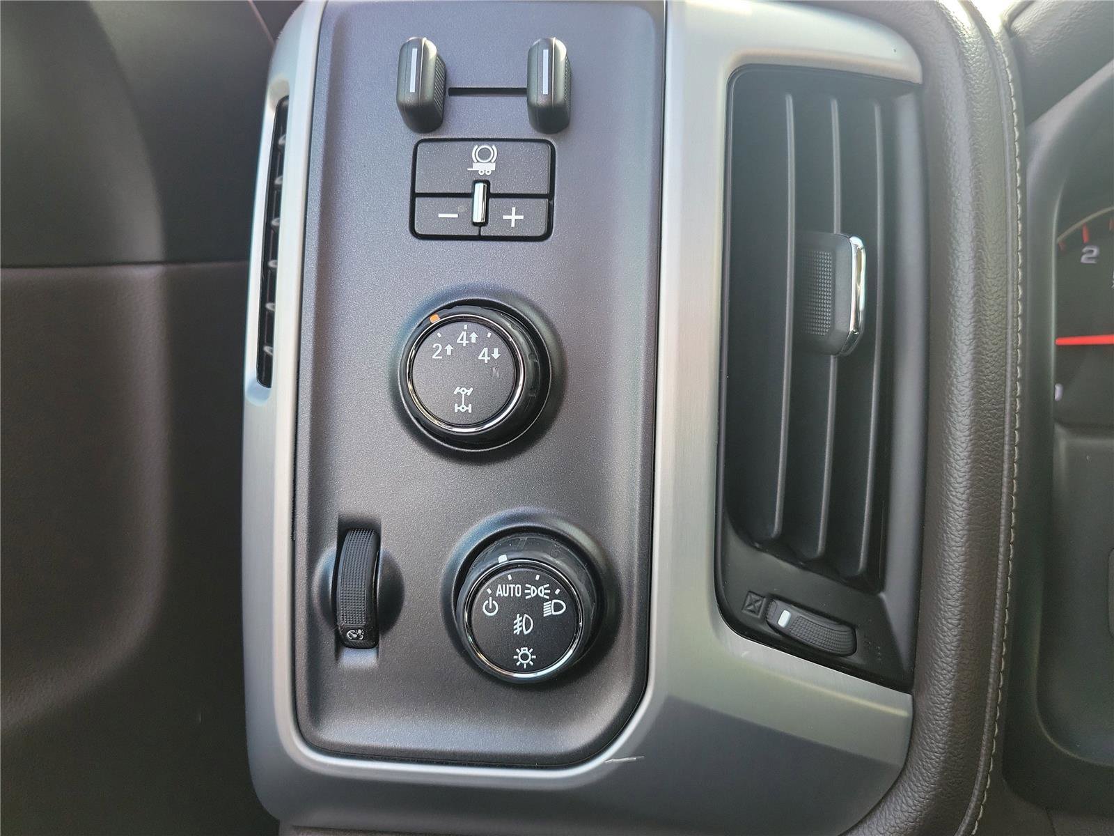 Used 2015 GMC Sierra 2500 SLT w/ Duramax Plus Package image 20