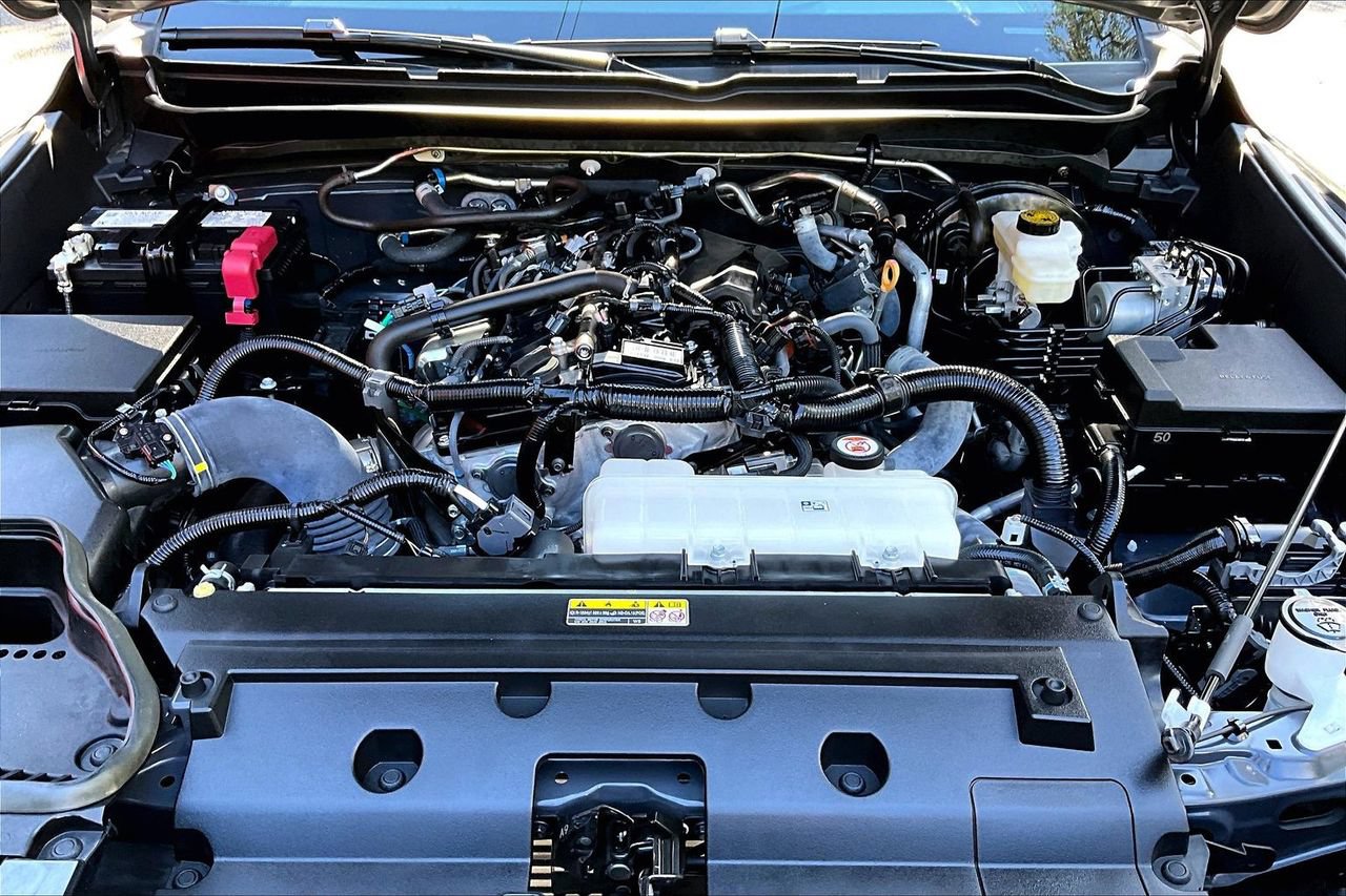 Used 2025 Toyota Tacoma SR AWD/4WD image 28