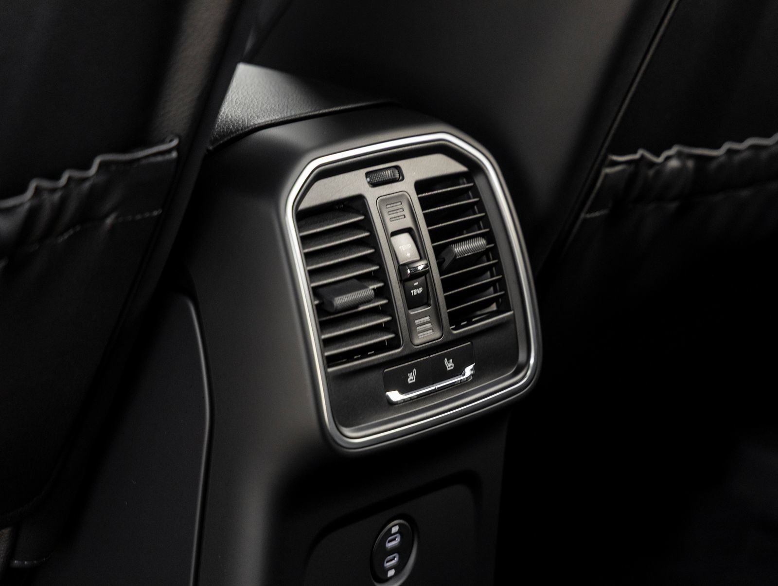 Certified 2026 Porsche Macan AWD/4WD image 34