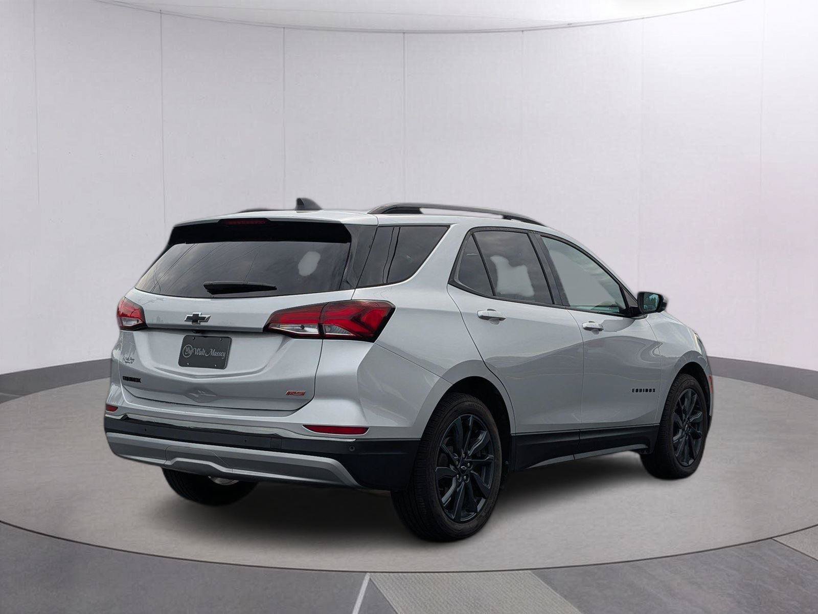 Used 2022 Chevrolet Equinox RS w/ RS Leather Package FWD image 5
