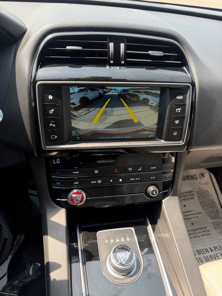 Used 2017 Jaguar F-PACE Prestige AWD/4WD image 28