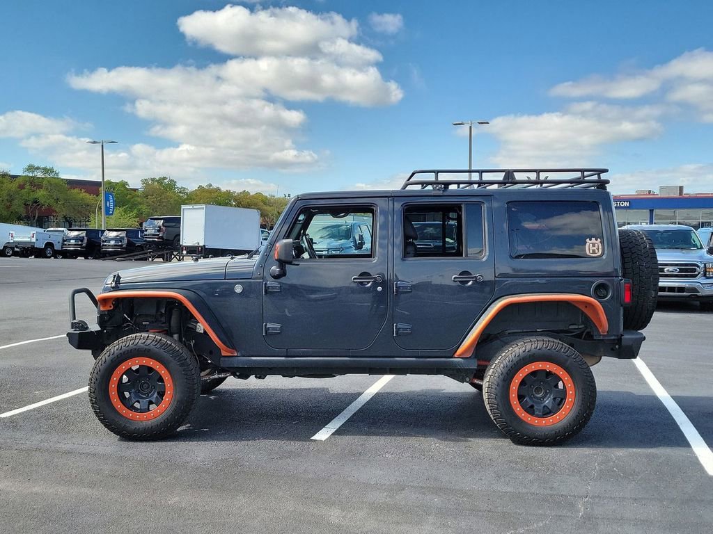 Used 2016 Jeep Wrangler Unlimited Rubicon w/ Connectivity Group image 14