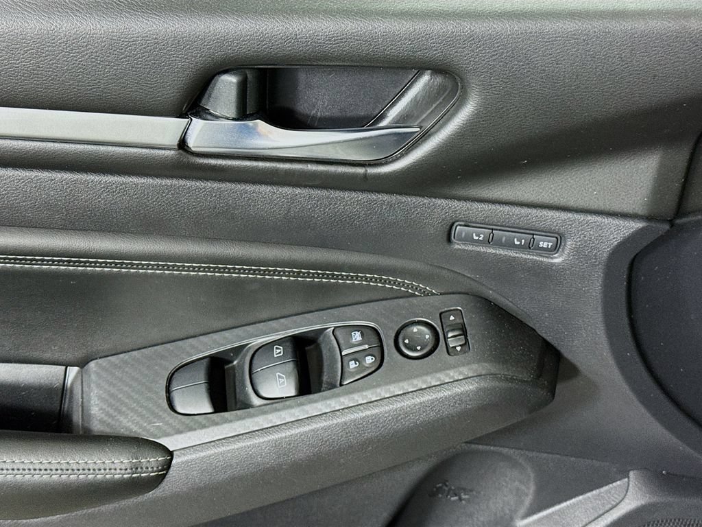 Certified 2019 Nissan Altima 2.0 Platinum FWD image 25