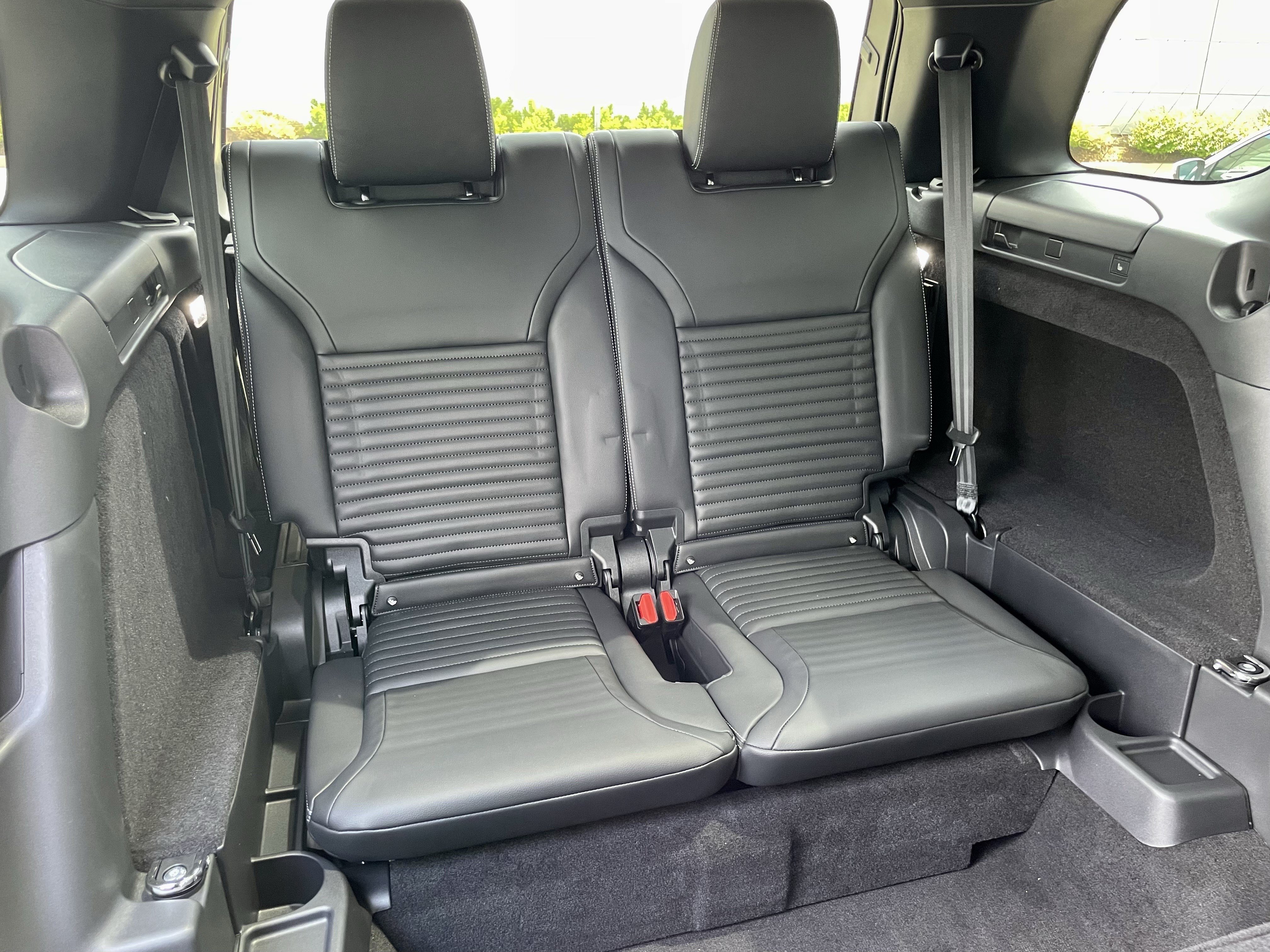 Certified 2025 Land Rover Discovery Dynamic SE AWD/4WD image 35