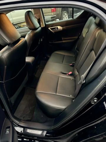 Used 2011 Lexus CT 200h Premium image 12