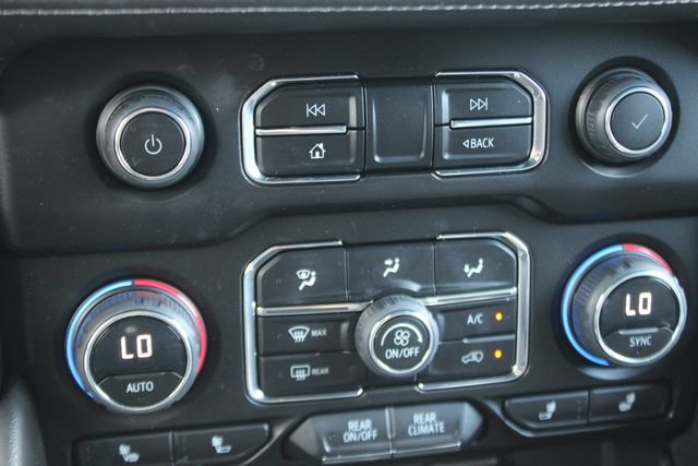 Used 2023 Chevrolet Suburban Z71 w/ Luxury Package AWD/4WD image 7