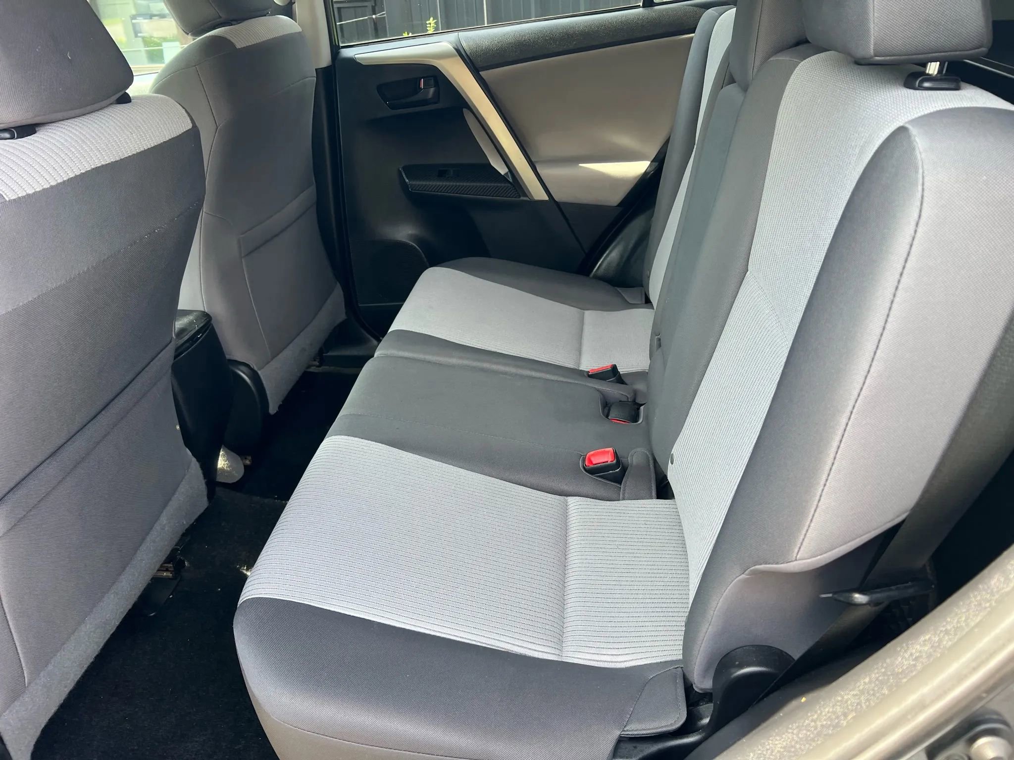 Used 2014 Toyota RAV4 LE image 16