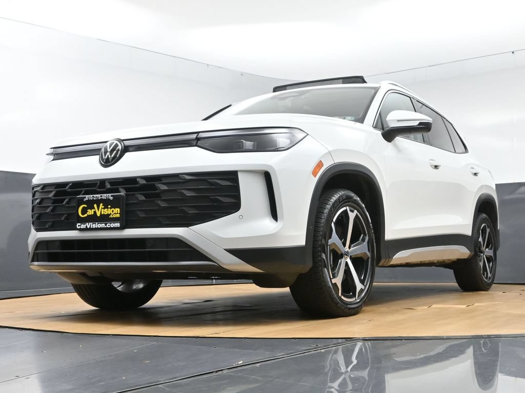Used 2025 Volkswagen Tiguan SE w/ Panoramic Sunroof Package AWD/4WD image 44