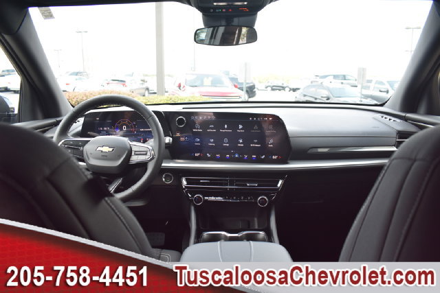 New 2027 Chevrolet Traverse LT FWD image 3