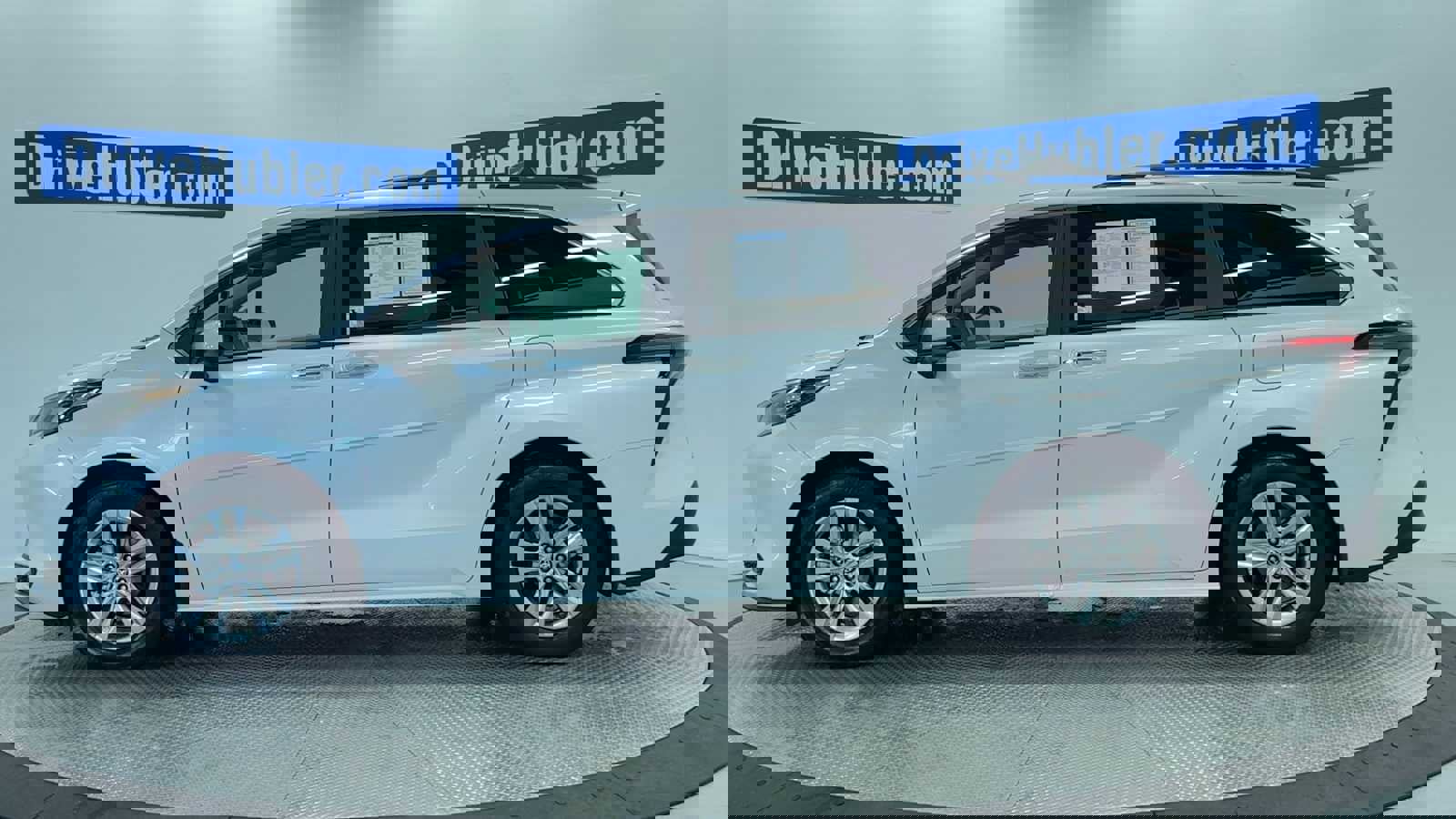 Used 2025 Toyota Sienna XLE w/ XLE Plus Package image 5