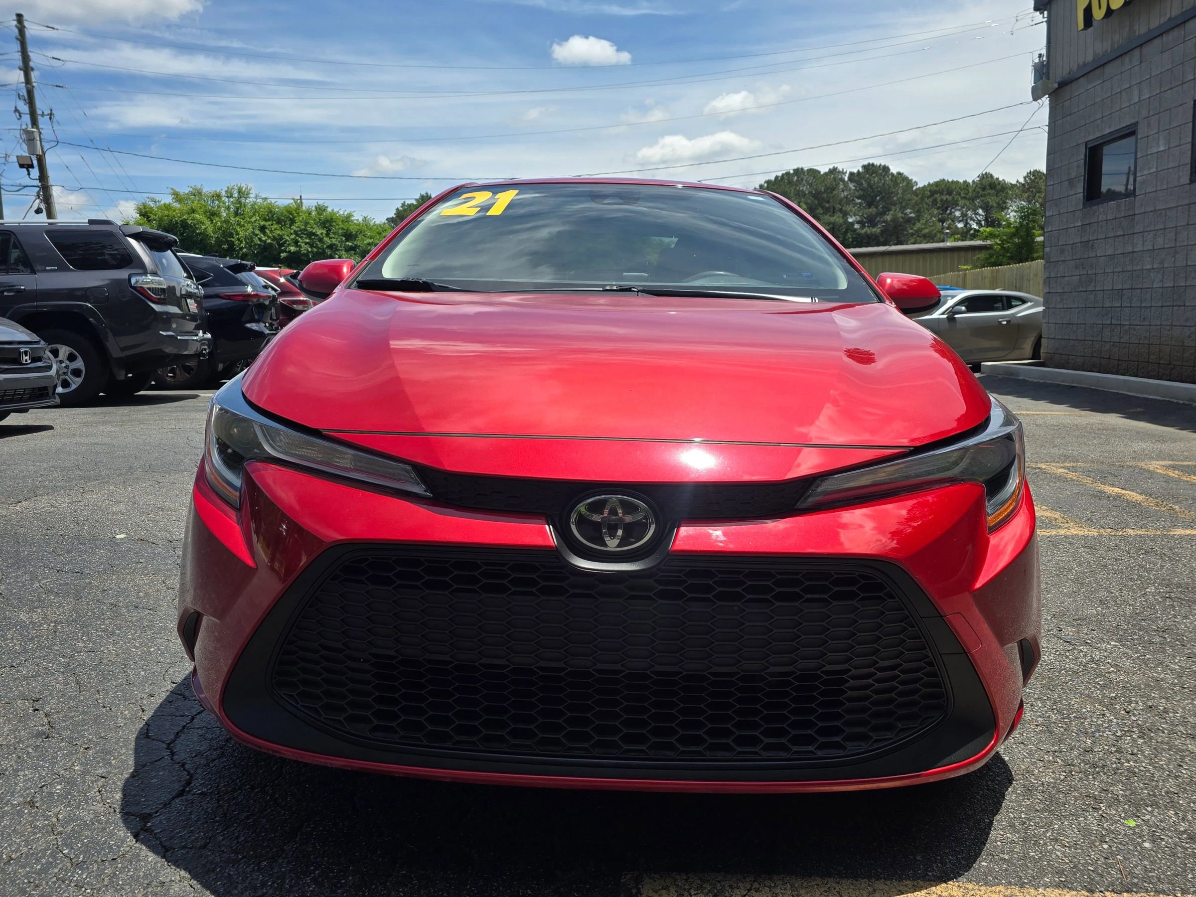 Used 2021 Toyota Corolla LE FWD image 2