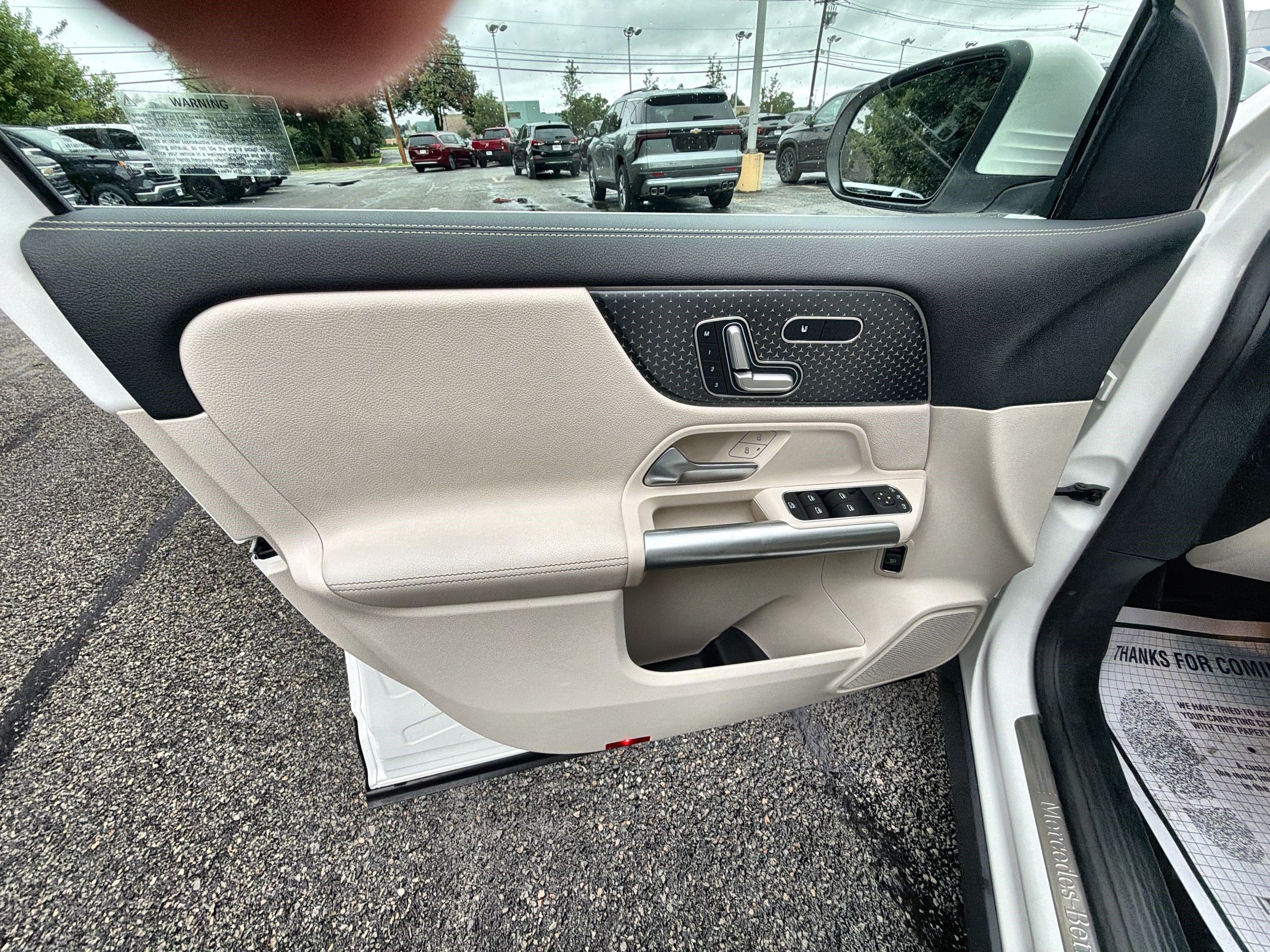 Used 2025 Mercedes-Benz GLA 250 4MATIC w/ Winter Package image 23