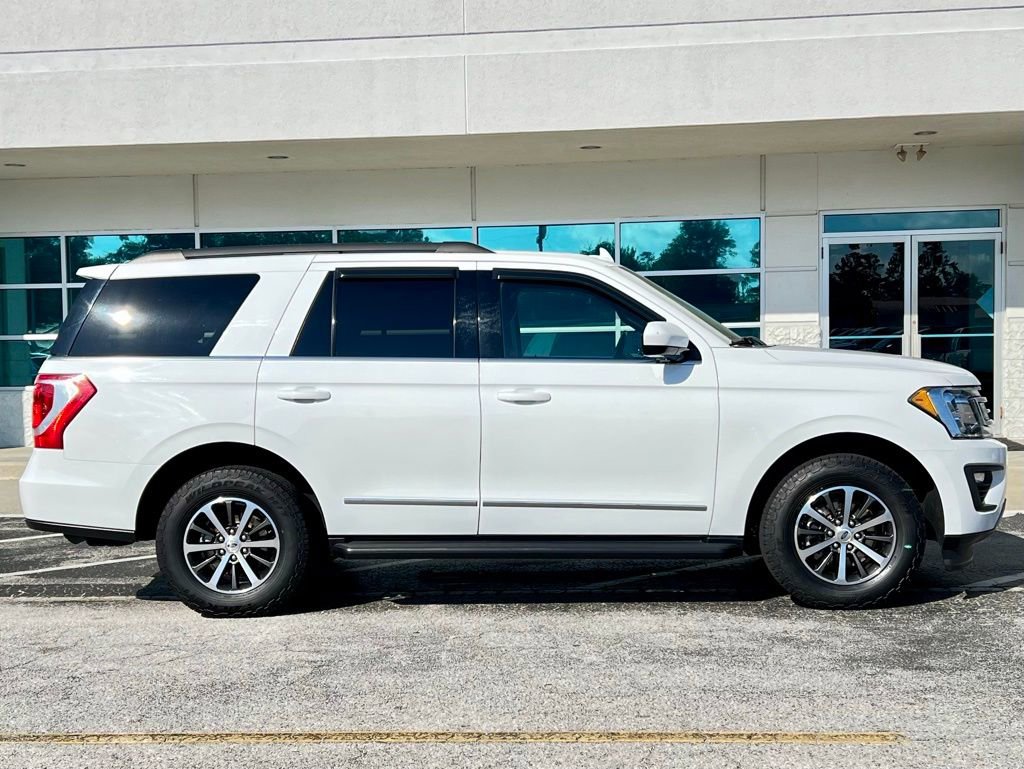 Used 2020 Ford Expedition XLT image 3