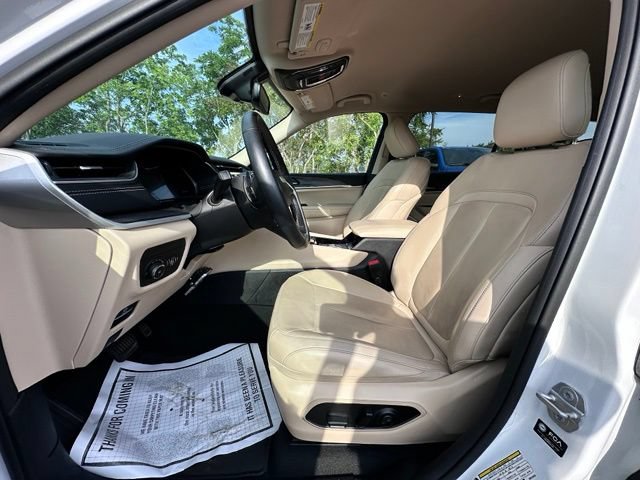 Used 2022 Jeep Grand Cherokee L Limited AWD/4WD image 24