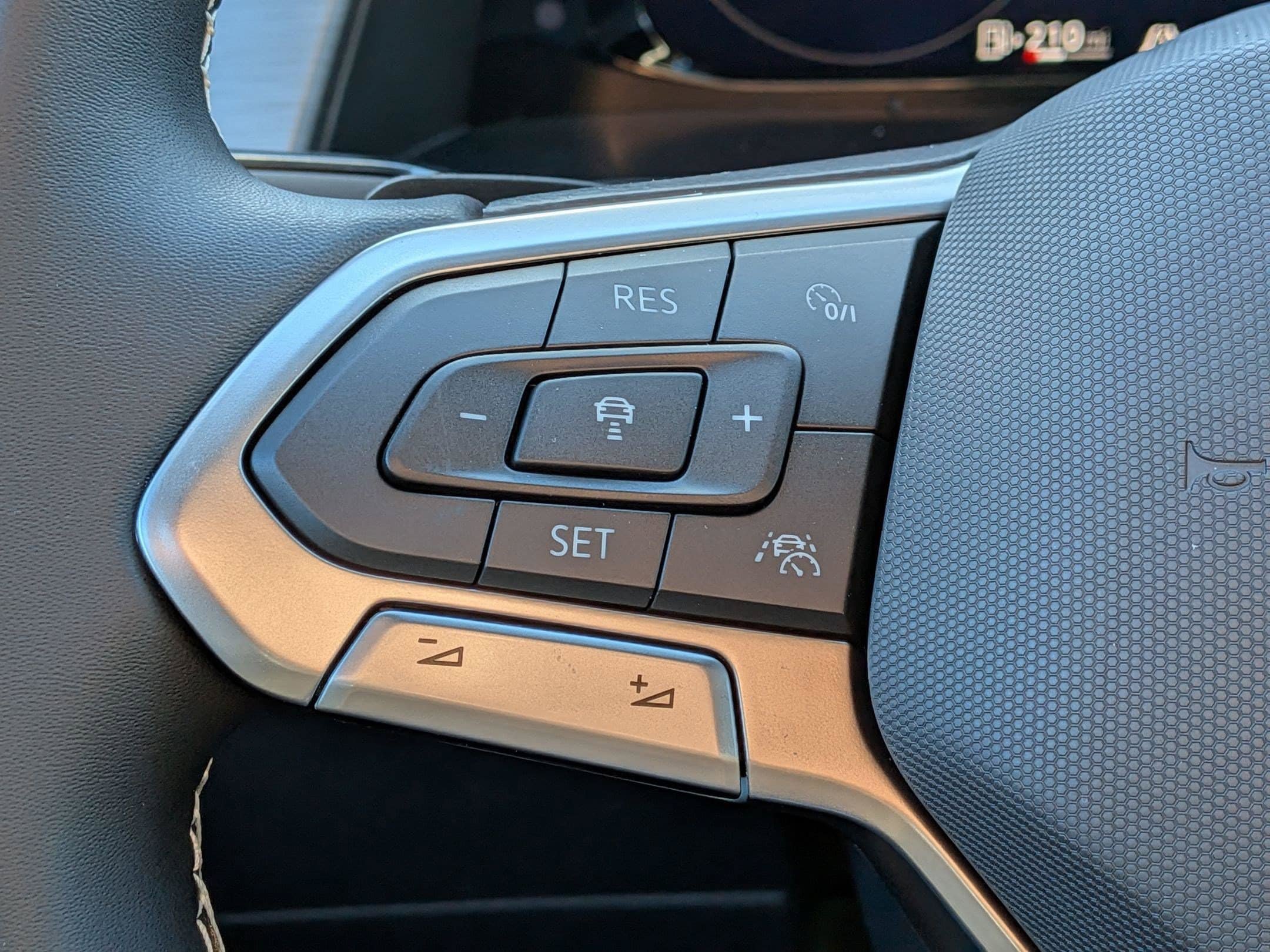 New 2026 Volkswagen Atlas Cross Sport SE AWD/4WD image 18
