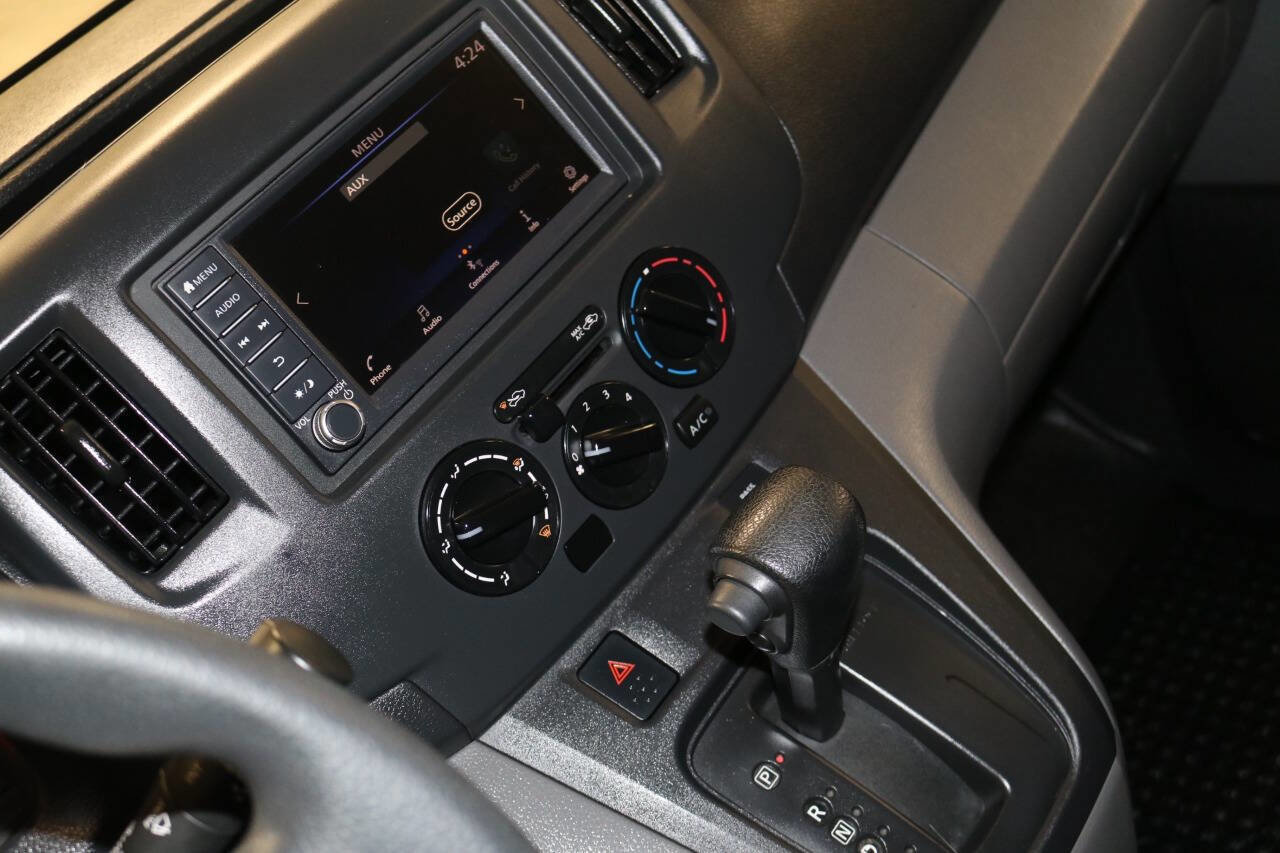 Used 2020 Nissan NV200 S w/ Back Door Glass Package image 40