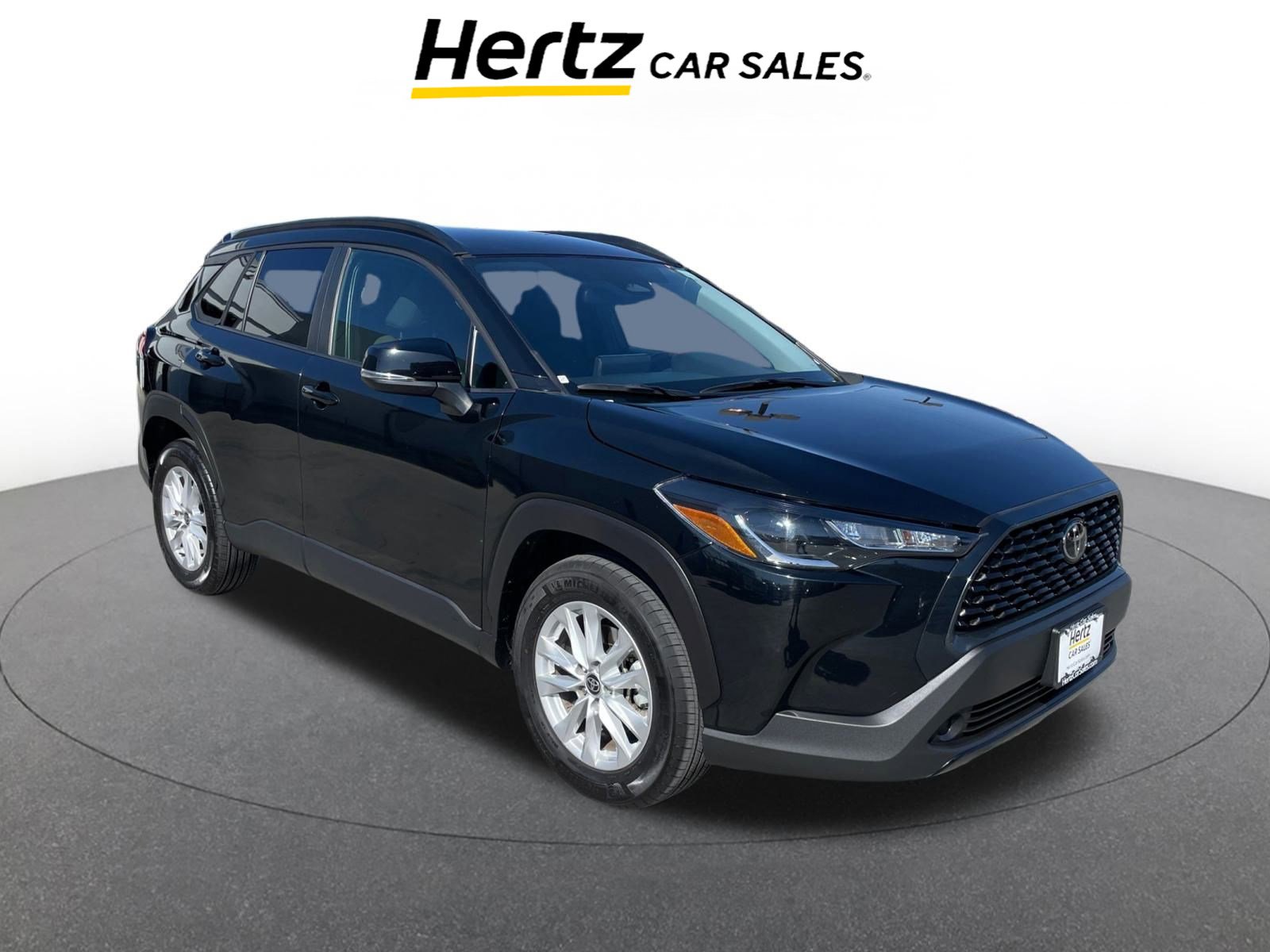 Used 2025 Toyota Corolla Cross LE image 1