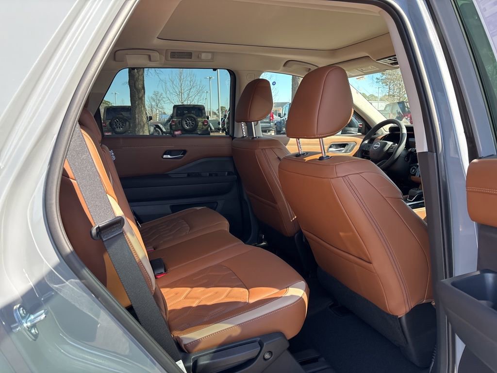 New 2026 Nissan Pathfinder Platinum w/ Cargo Package image 19