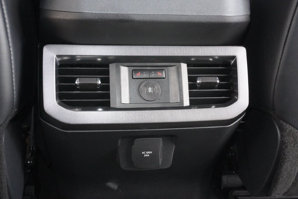 Used 2025 Ford F250 Platinum w/ FX4 Off-Road Package AWD/4WD image 33